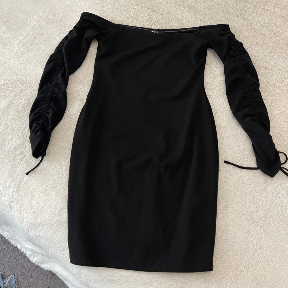 GUESS Off Shoulder Mini Dress 🖤